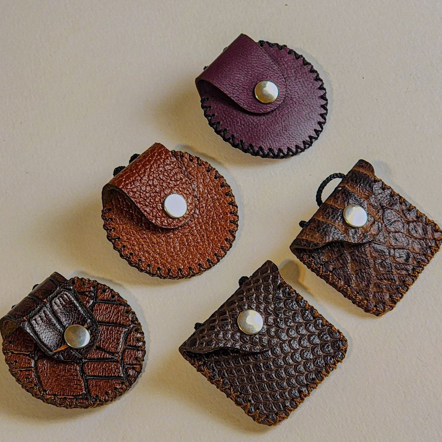 گردن‌بند چرم طبیعی درجه یک